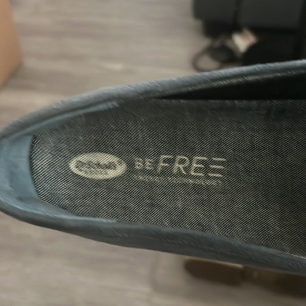 Dr Scholl’s moccasins/flats - Picture 3 of 3
